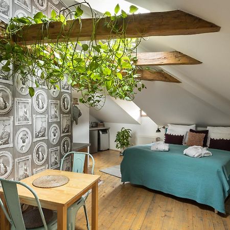 Bohemian Chic 2 Bedroom 2 Bathroom Loft With Hanging Chair Praha Bagian luar foto
