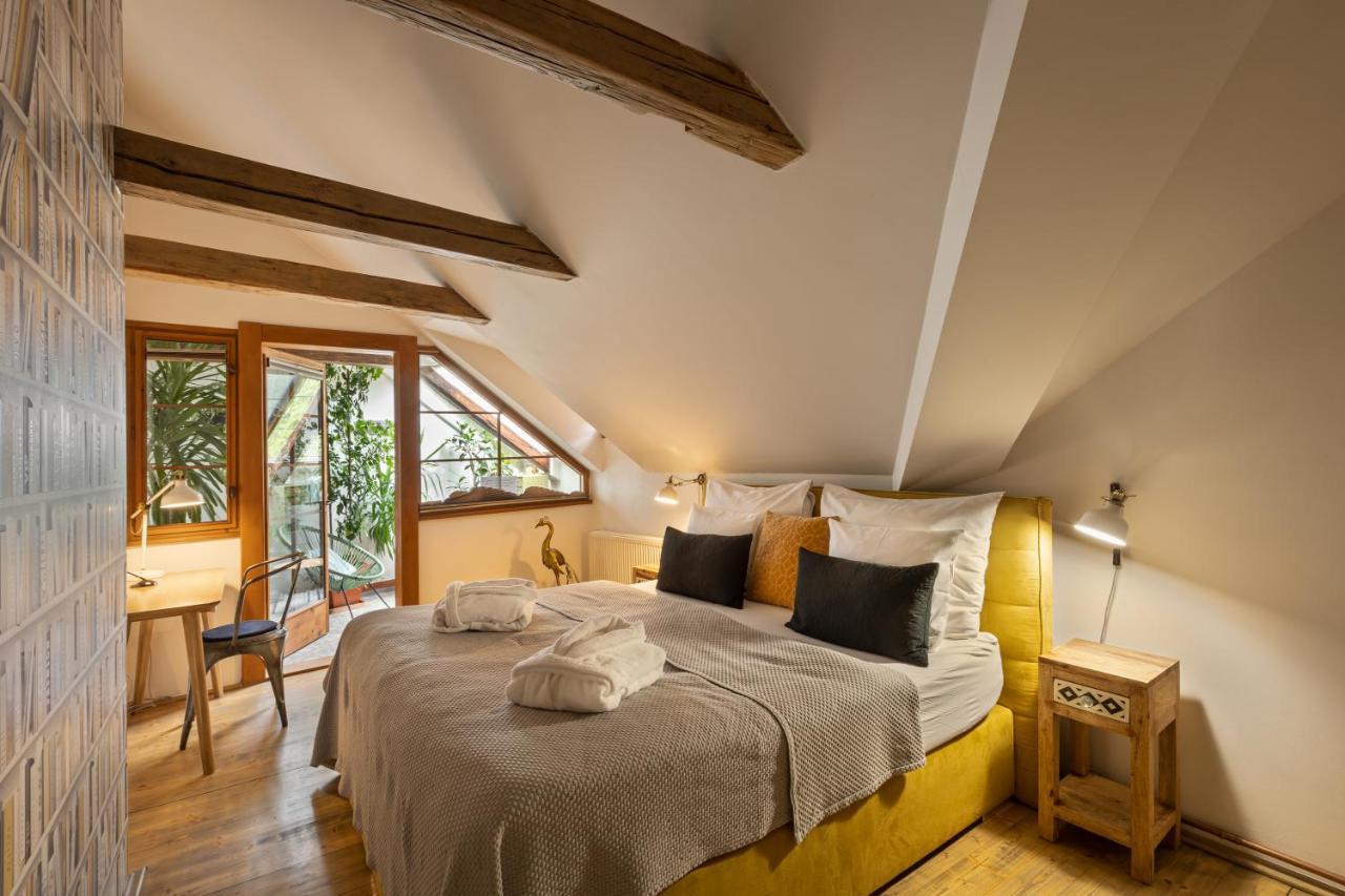 Bohemian Chic 2 Bedroom 2 Bathroom Loft With Hanging Chair Praha Bagian luar foto