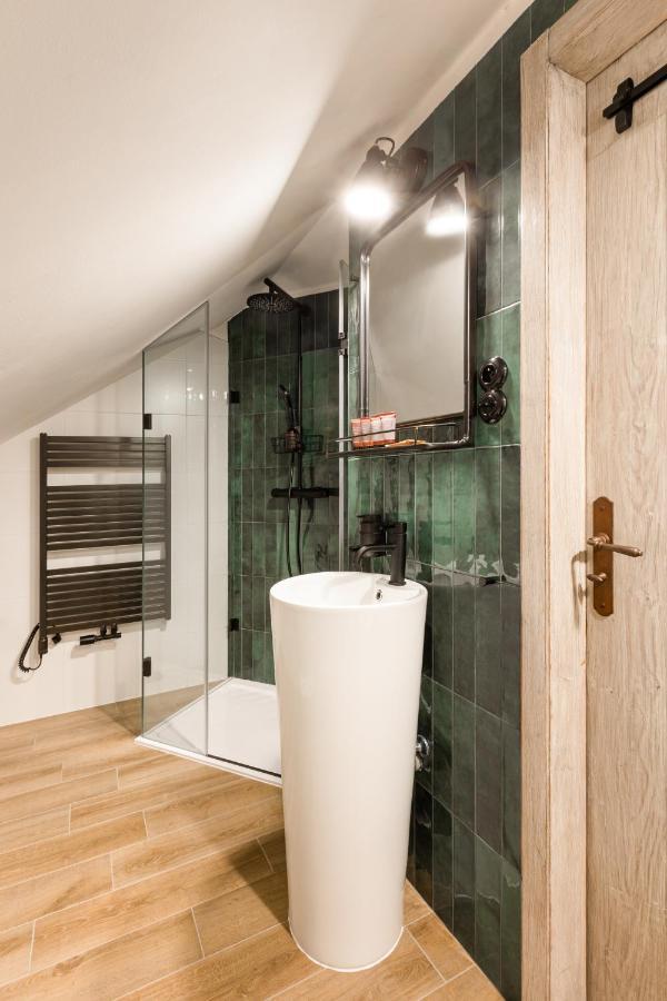 Bohemian Chic 2 Bedroom 2 Bathroom Loft With Hanging Chair Praha Bagian luar foto