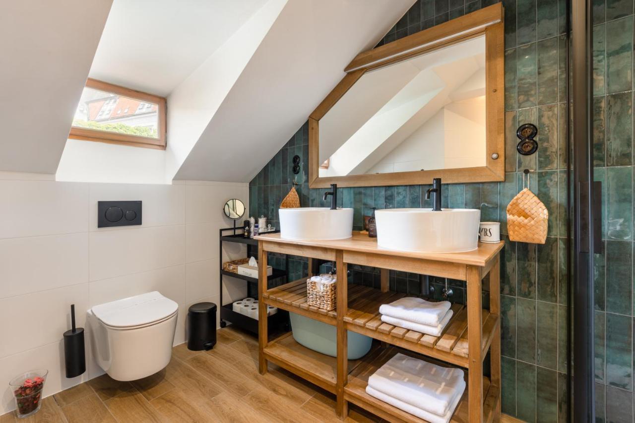 Bohemian Chic 2 Bedroom 2 Bathroom Loft With Hanging Chair Praha Bagian luar foto