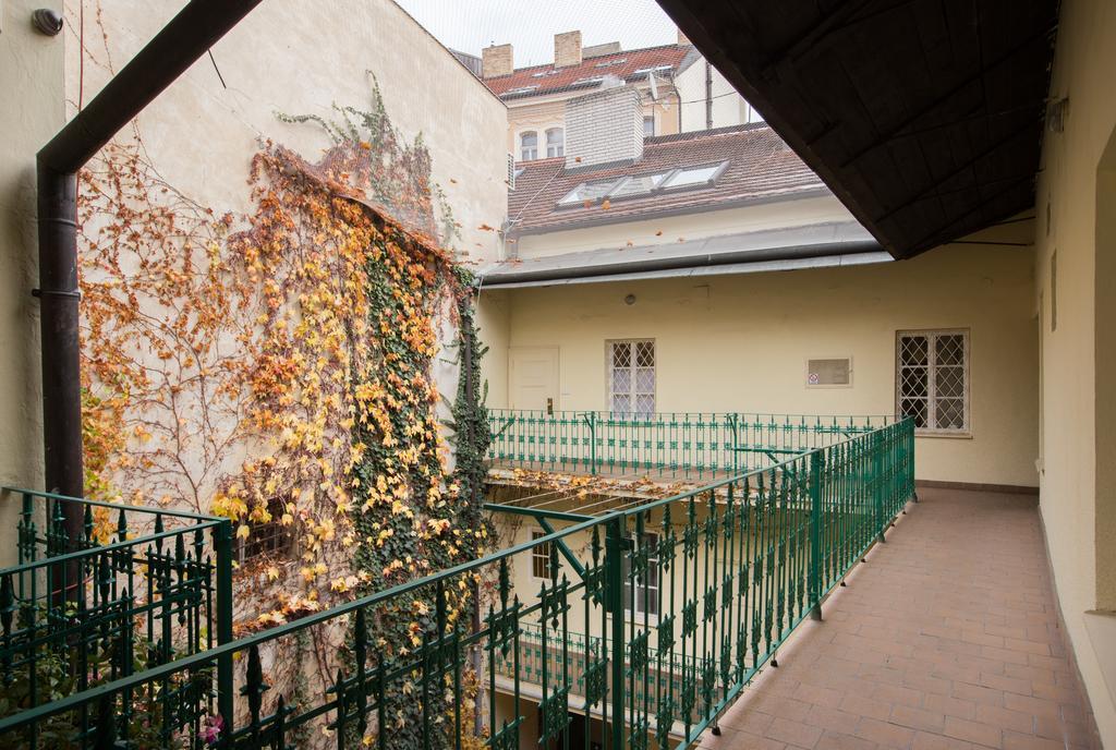 Bohemian Chic 2 Bedroom 2 Bathroom Loft With Hanging Chair Praha Bagian luar foto
