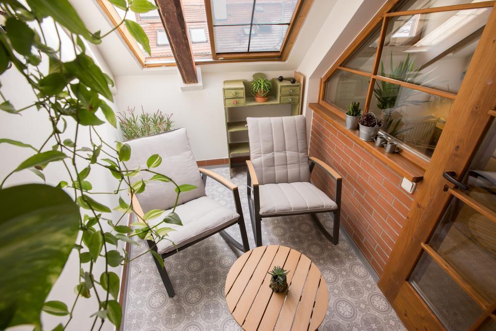Bohemian Chic 2 Bedroom 2 Bathroom Loft With Hanging Chair Praha Bagian luar foto