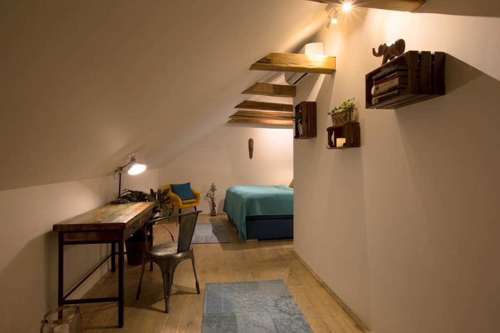 Bohemian Chic 2 Bedroom 2 Bathroom Loft With Hanging Chair Praha Bagian luar foto