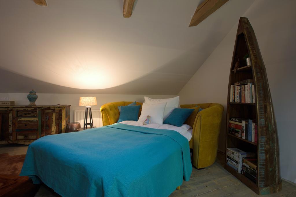 Bohemian Chic 2 Bedroom 2 Bathroom Loft With Hanging Chair Praha Bagian luar foto