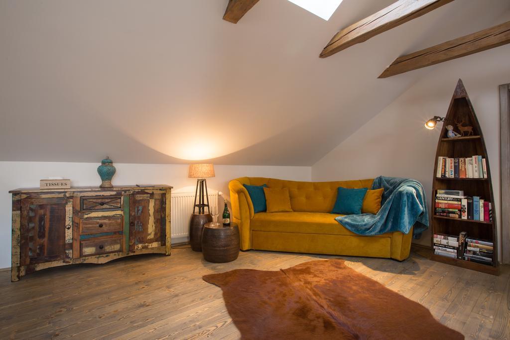 Bohemian Chic 2 Bedroom 2 Bathroom Loft With Hanging Chair Praha Bagian luar foto